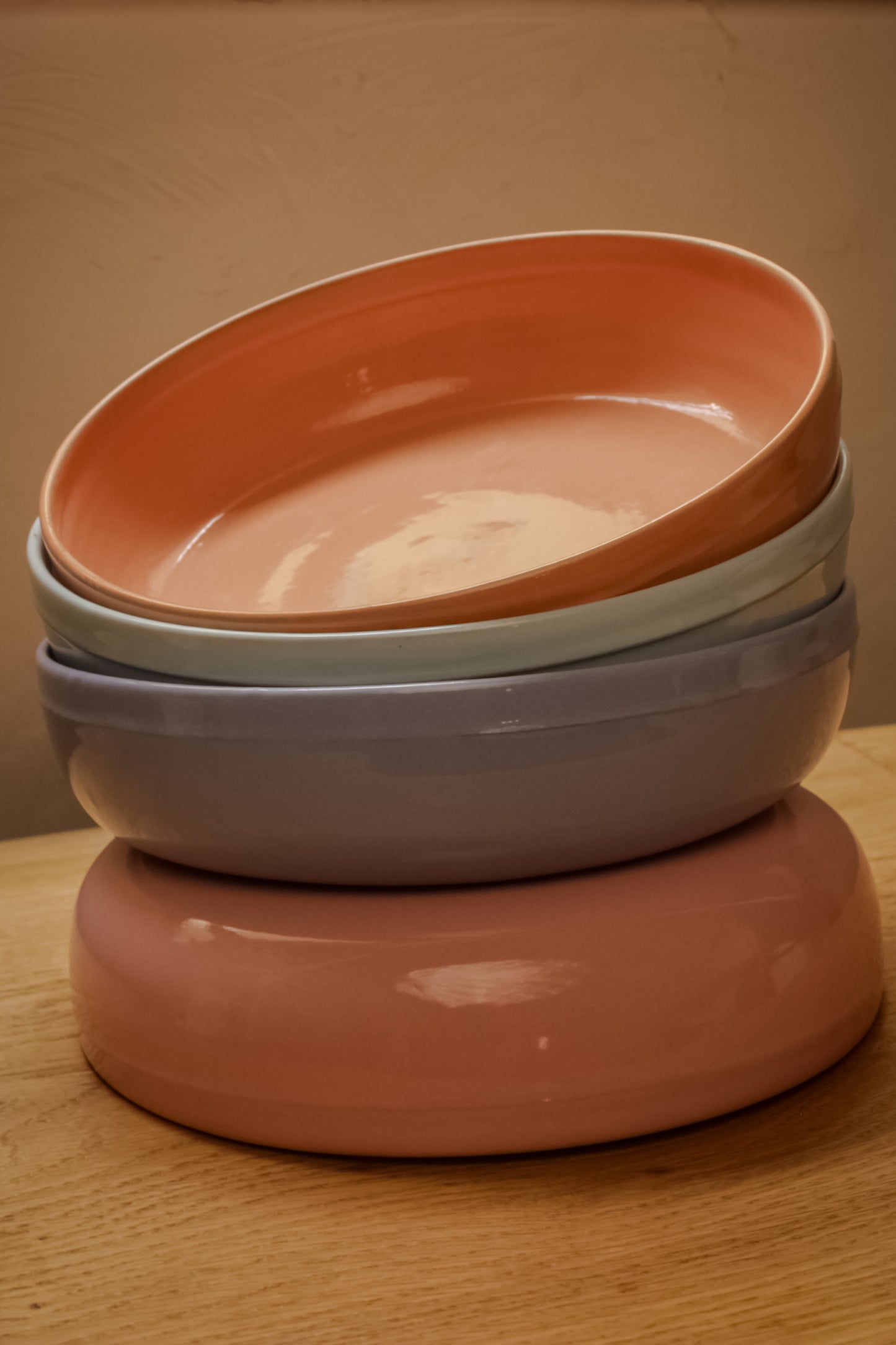 Plato hondo de cerámica hecho a mano Bastide 8 colores
