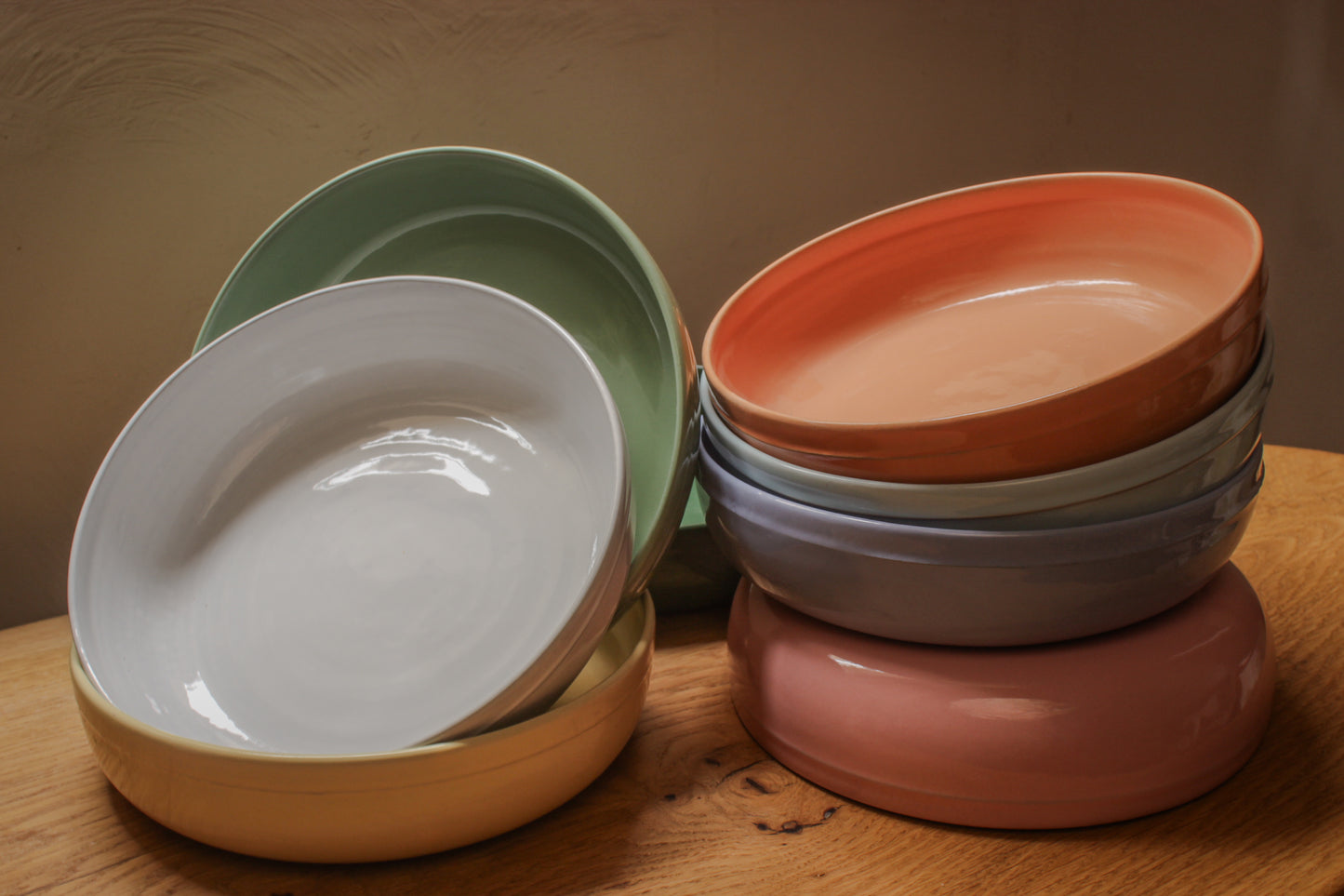 Plato hondo de cerámica hecho a mano Bastide 8 colores